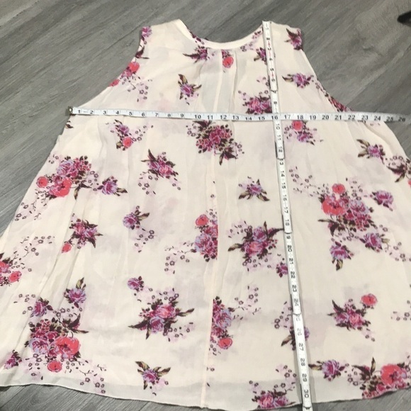 Free People Sleeveless Keyhole Floral Tank size S - Picture 7 of 7